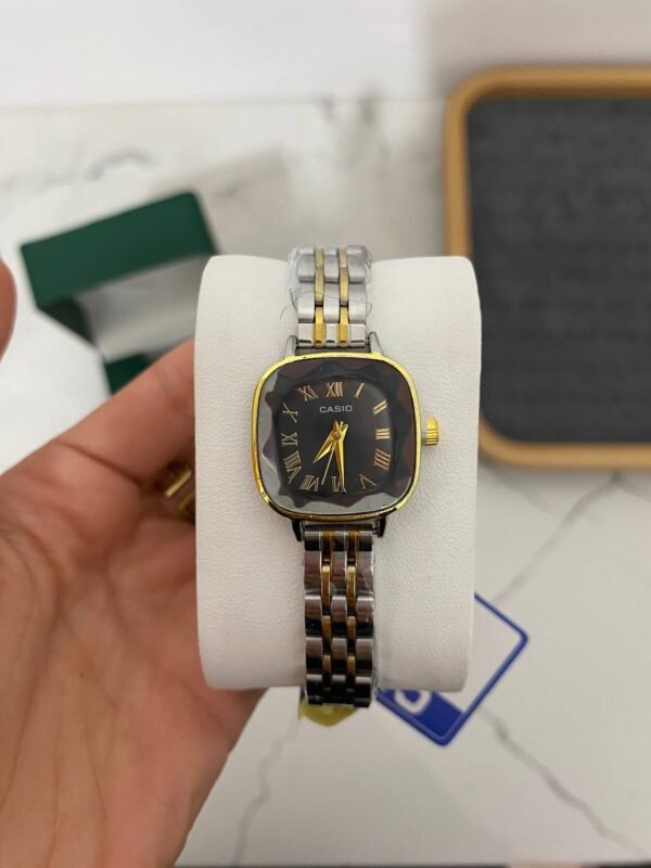 ⁦Montre Casio Carré⁩ - الصورة ⁦2⁩